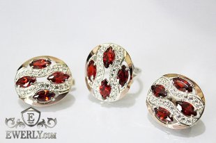 Серьги и кольцо из серебра c золотом и красными камнями, фото