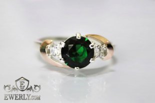Кольцо из серебра с зелёным камнем, фото