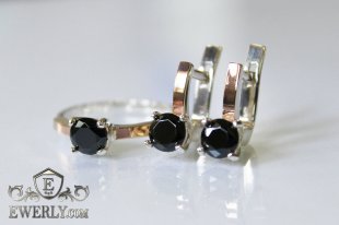 Серебряные серёжки и кольцо с чёрными камнями, фото