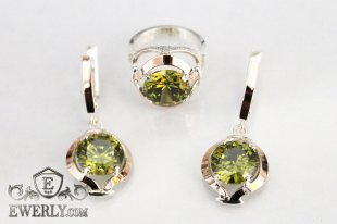 Женский комплект: серёжки и кольцо с камнями цвета олива, фото
